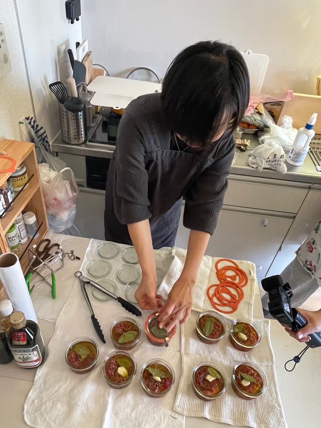 WECKの瓶詰め作業